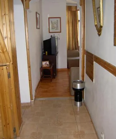 Residencial Roxi Guest house