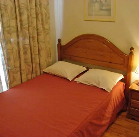 Residencial Roxi Guest house